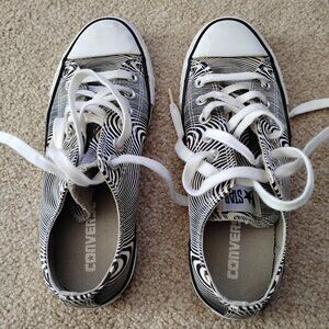 Converse All-Star Low Top Chuck Taylors Silver/Black Zebra print Size 5
